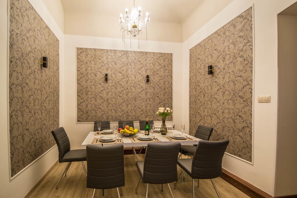 4Bdr Historical Spirit Apt By Ruterra ปราก ภายนอก รูปภาพ