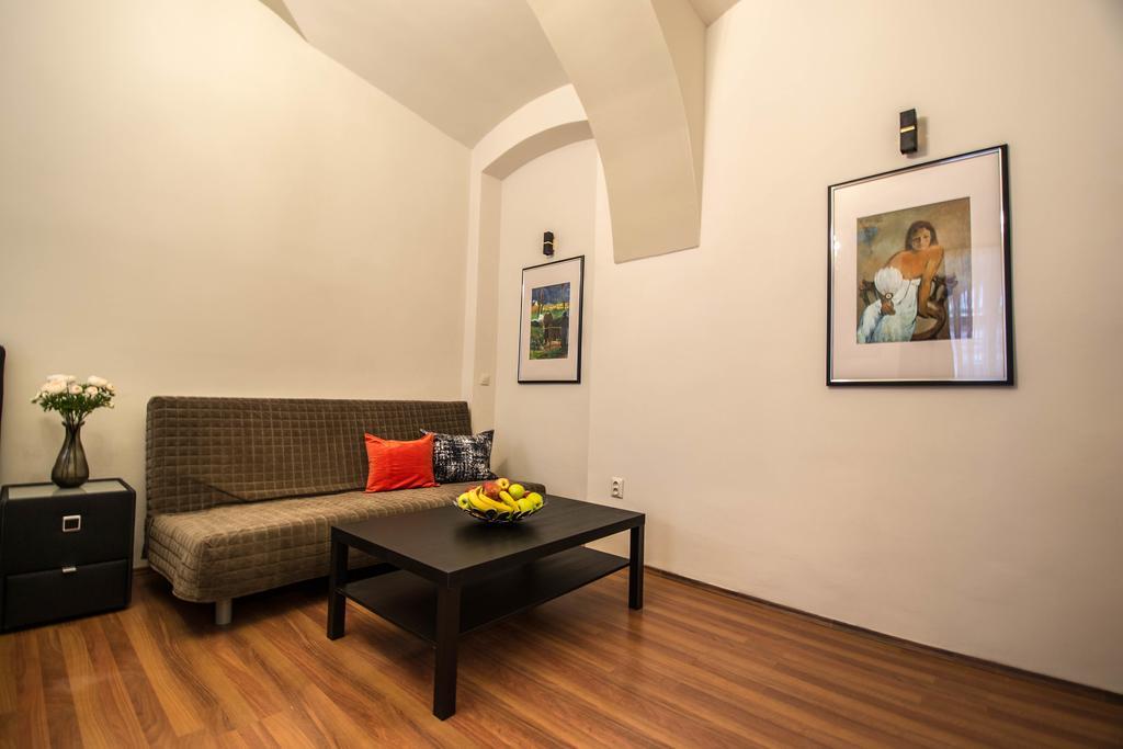 4Bdr Historical Spirit Apt By Ruterra ปราก ภายนอก รูปภาพ